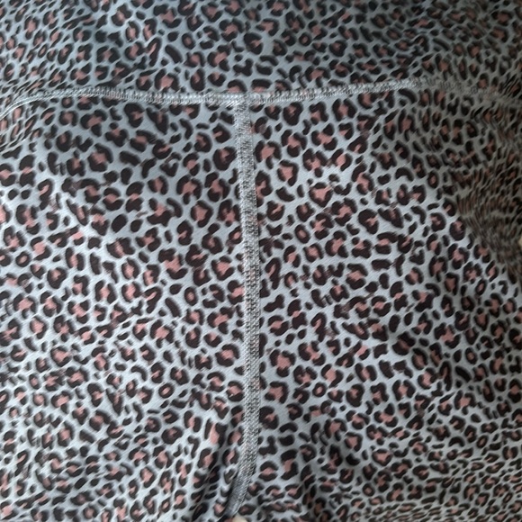 Thrive Societe’ matching leggings and tank size Med - Picture 7 of 7